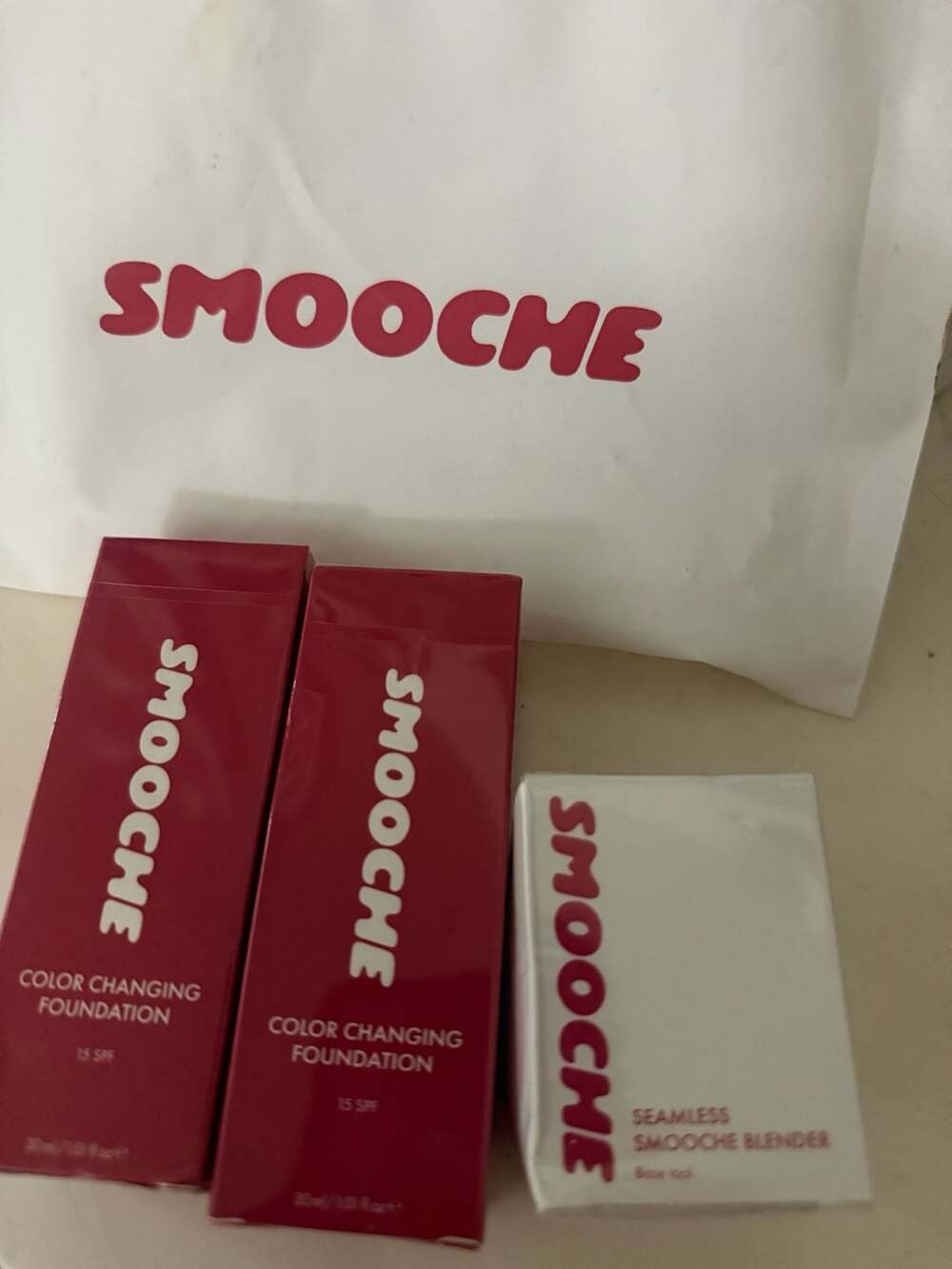 New 2 Smooche Color Changing Foundation with SPF 15 and Seamless Smooche Blender
